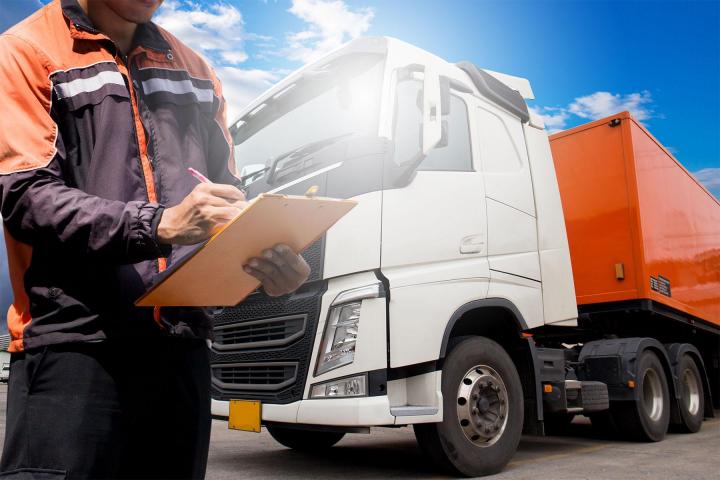 Experience the convenience of Platinum Truck Tyres' mobile truck and trailer assistance.